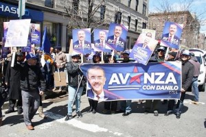 Banderas y consignas en apoyo de Danilo Medina Banderas y consignas en apoyo de Danilo Medina