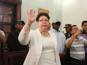 SFM: Juramentan sustituta del suspendido alcalde Rodríguez