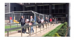 Capturan a 30 miembros de banda liderada por hispano