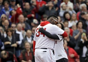 Boston rinde tributo a Ortiz, Polanco da dos dobles