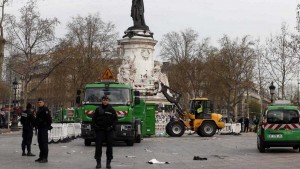 FRANCIA: Policía desaloja ‘indignados’ del centro de París