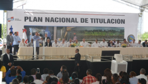 AZUA: Presidente Danilo Medina entrega 2,559 títulos de parcelas