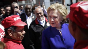 Clinton se reúne con lavadores de autos