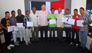 Hipódromo V Centenario gradúa 8 nuevos jinetes