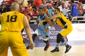 Mauricio y San Carlos a un paso final basket del DN