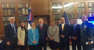 WASHINGTON: Embajador RD dona obras de Juan Bosch