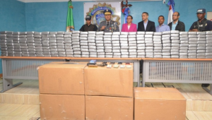 HAINA: PN ocupa 320 paquetes cocaína; arresta 2 hombres