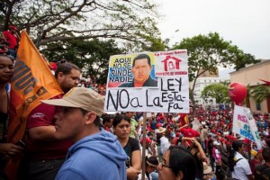VENEZUELA: Chavistas marchan contra ley de vivienda