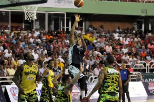 Mauricio Báez a final, Millón vence SC en basket DN