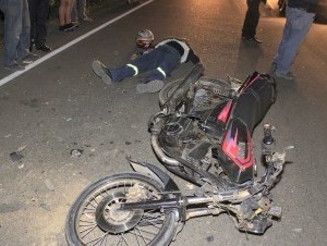 Muere policía al ser embestido por motorista intentó detener