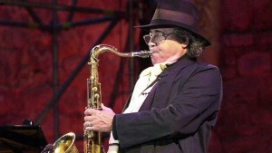 Muere el saxofonista argentino Gato Barbieri a los 83 años