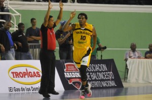 Mauricio pone a SC contra la pared en basket del DN