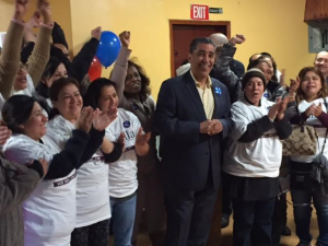 Adriano Espaillat abre oficina campaña en El Bronx