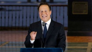 PANAMA: Presidente promete colaboración, pero pide respeto