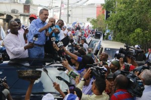 Abinader dice encuesta le otorga  45% y a Danilo menos de un 50%