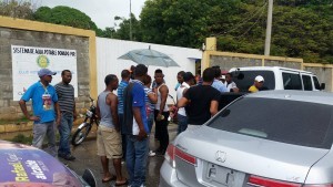 PARAÍSO: Lluvia no impide electores voten en elecciones