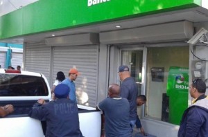 Asaltan banco P. Plata; se llevan 5.5 millones de pesos y U$43 mil