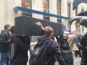 Obreros protestan contra constructora Obreros protestan contra constructora