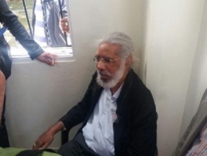 Hubieres se une a huelguistas demandan nuevas elecciones