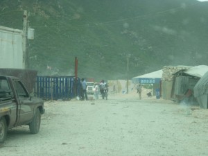 BAHORUCO: Aguaceros causan derrumbes y desbordan riachuelos