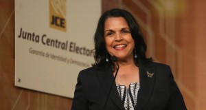 Minou denuncia pagaron sobornos para modificar la Constitución