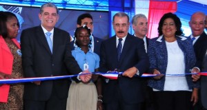 Presidente Medina inaugura dos escuelas jornada extendida SDN