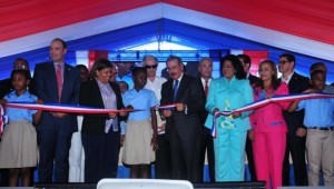 Danilo Medina inaugura tres escuelas provincia Santo Domingo