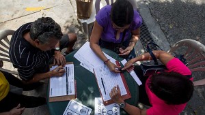 VENEZUELA: Oposición dice tiene 1,85 millones para referéndum