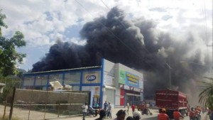 PUERTO PLATA: Fuego afecta ferretería