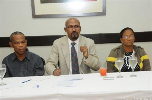 Pacientes renales atormentados; autoridades cruzadas de brazos