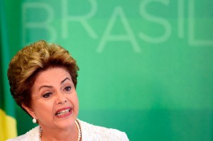 Rousseff afirma que está en juego «el futuro de Brasil», no su mandato