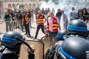 FRANCIA: Protestan contra el aumento jornada laboral