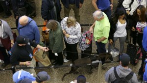 EE.UU. aumentará personal seguridad aeropuertos