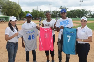 AeroAmbulancia entrega 120 uniformes a jóvenes deportistas