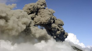 COSTA RICA: Hace erupción el volcán Turrialba COSTA RICA: Hace erupción el volcán Turrialba