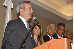 Abinader reclama urgente reforma política y mejorar arbitraje electoral