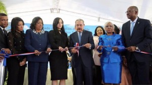 Medina encabeza inauguración palacio municipal Santo Dgo. Este