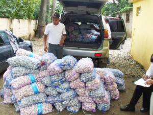 BARAHONA: Apresan 2 hombres con ajo de contrabando
