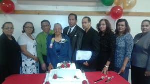 NEWARK: Abuela dominicana celebra 93 años con hijos y nietos