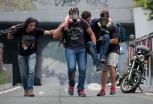 VENEZUELA: Dispersan con bombas manifestación opositora VENEZUELA: Dispersan con bombas manifestación opositora