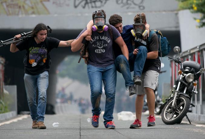 VENEZUELA: Dispersan con bombas manifestación opositora imagen