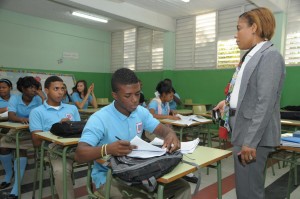 Ministerio Educación ha otorgado más de 200.000 becas a maestros