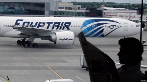 EL CAIRO: Encuentran restos avión de Egypt