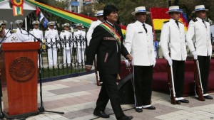 BOLIVIA: Controversia himno a Evo Morales