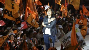 PERU: Keiko Fujimori más cerca de la presidencia