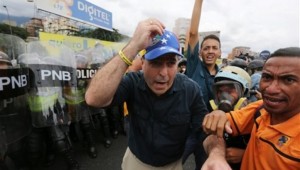 VENEZUELA: Golpean diputados opositores durante protesta