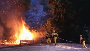 CALIFORNIA: Evacuan 5 mil personas por incendio CALIFORNIA: Evacuan 5 mil personas por incendio