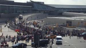 Evacuan terminal aeropuerto JFK por falsa alarma Evacuan terminal aeropuerto JFK por falsa alarma