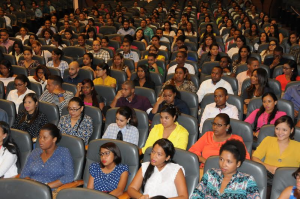 Servicio Nac. de Salud nombra 600 médicos recién graduados de UASD