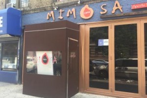 Le dan un tiro a un hombre dentro de Mimosa Café en Inwood Le dan un tiro a un hombre dentro de Mimosa Café en Inwood